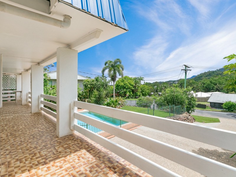 82 Hillview Crescent, Whitfield QLD 4870