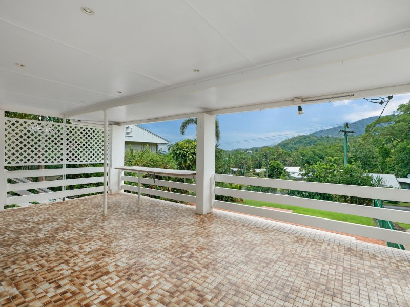 82 Hillview Crescent, Whitfield QLD 4870