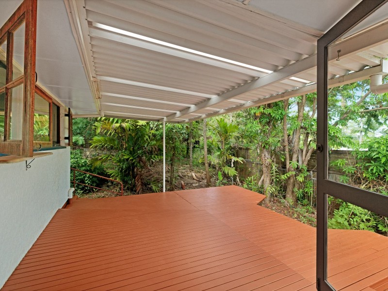 82 Hillview Crescent, Whitfield QLD 4870