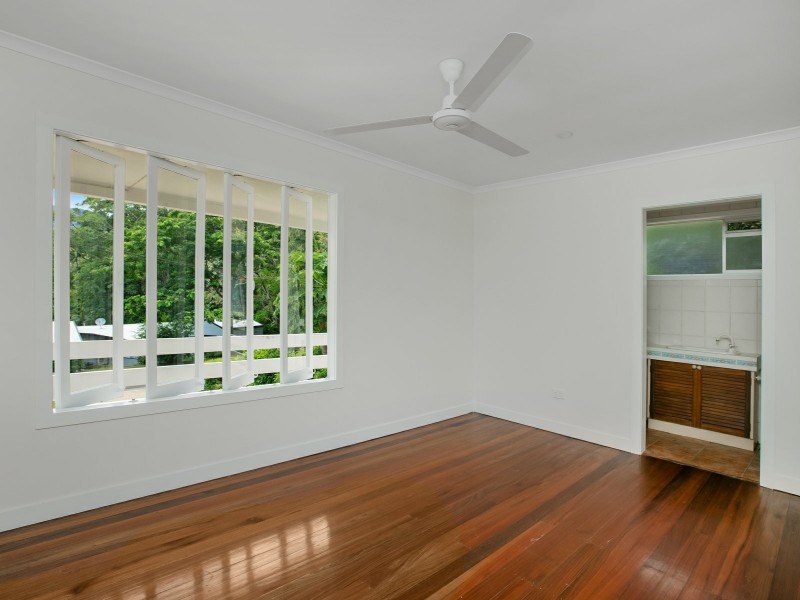 82 Hillview Crescent, Whitfield QLD 4870