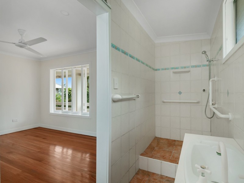 82 Hillview Crescent, Whitfield QLD 4870