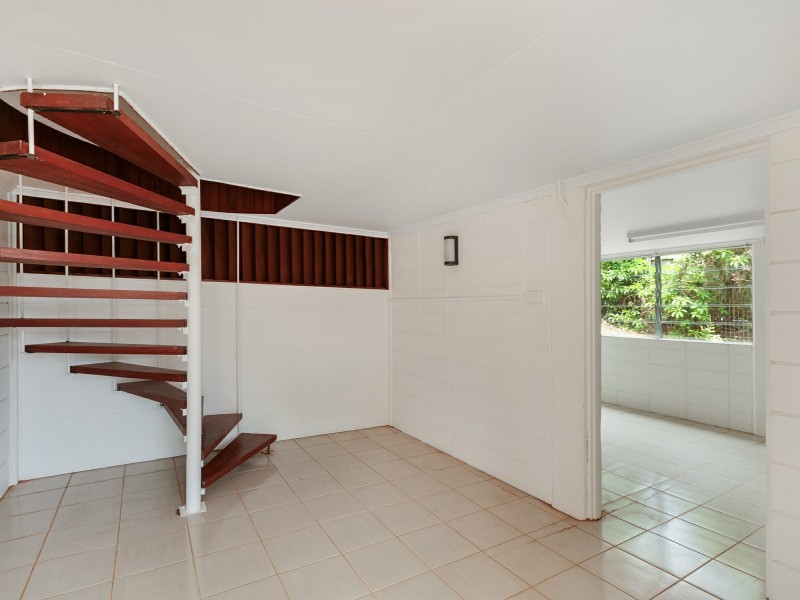 82 Hillview Crescent, Whitfield QLD 4870