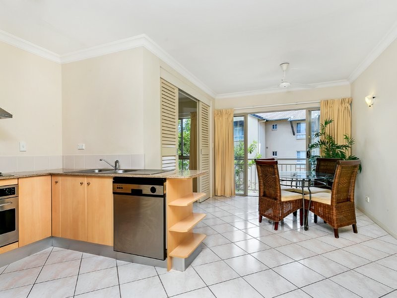 1227/2 Greenslopes Street, Cairns North QLD 4870