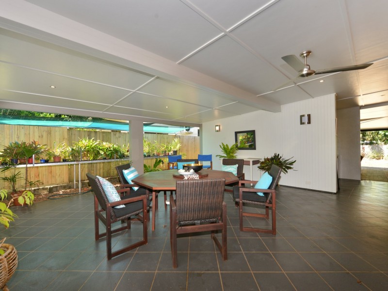 11 Iona Close, Edge Hill QLD 4870