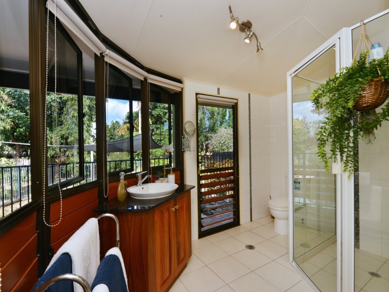 11 Iona Close, Edge Hill QLD 4870