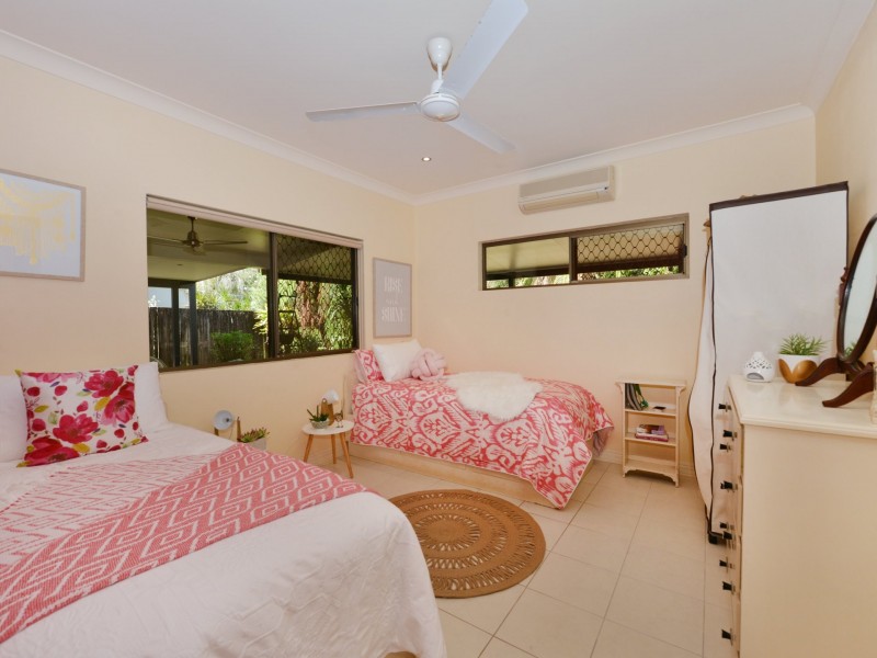 11 Iona Close, Edge Hill QLD 4870