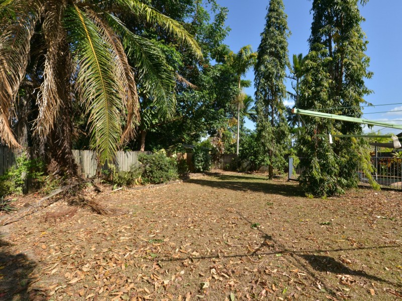 11 Iona Close, Edge Hill QLD 4870