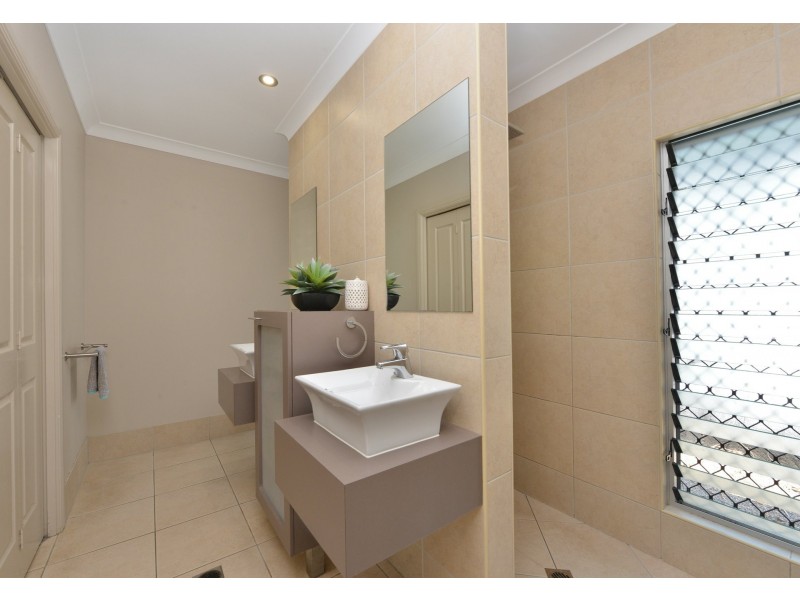 5 Chapel Close, Brinsmead QLD 4870