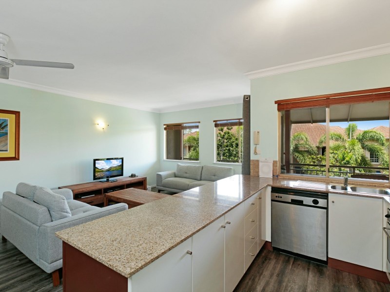 1128/2 Greenslopes Street, Cairns North QLD 4870