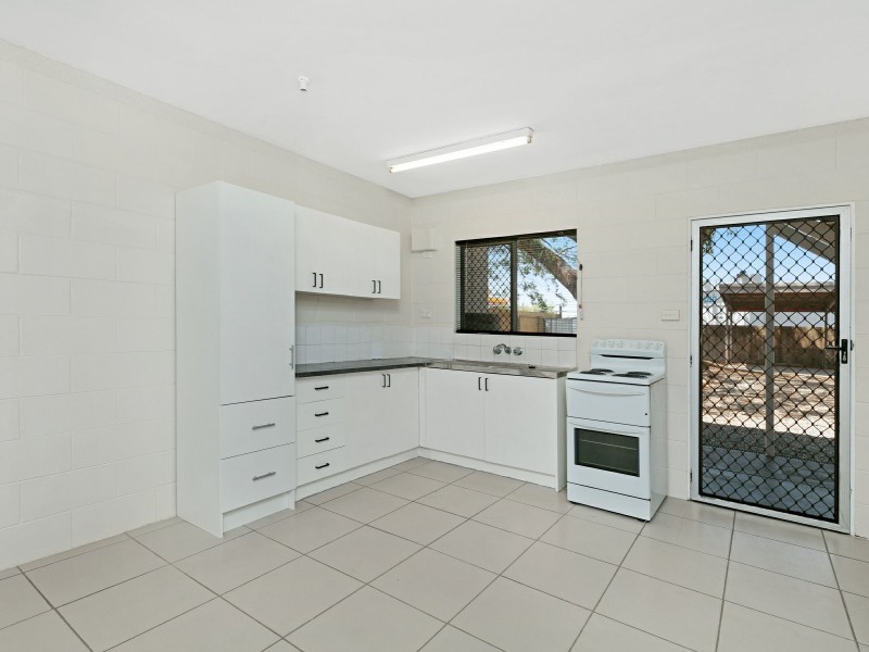 2/9 Sondrio Close, Woree QLD 4868