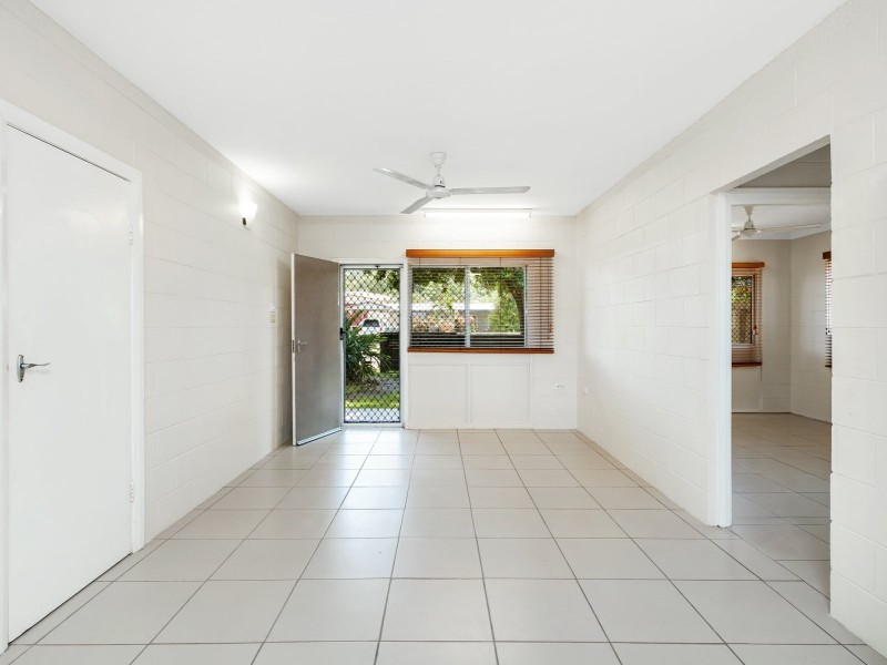 2/9 Sondrio Close, Woree QLD 4868