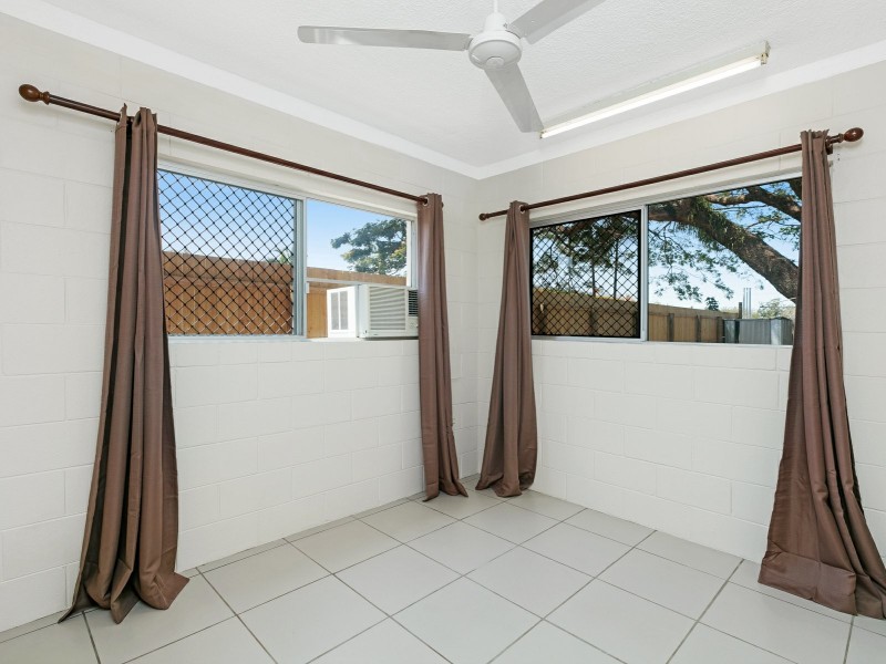 2/9 Sondrio Close, Woree QLD 4868