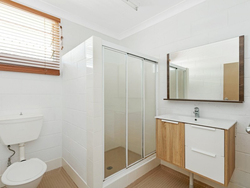 2/9 Sondrio Close, Woree QLD 4868