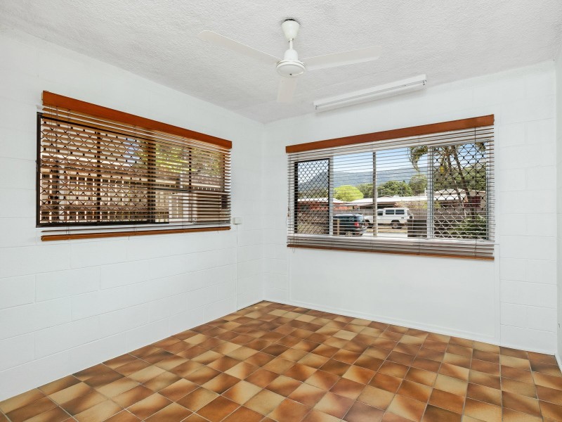 2/9 Sondrio Close, Woree QLD 4868