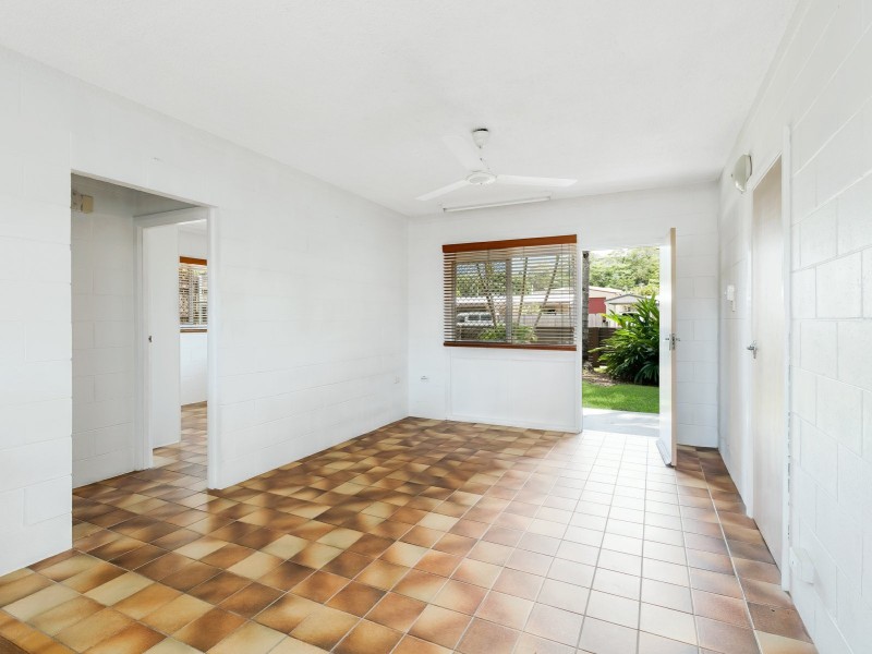 2/9 Sondrio Close, Woree QLD 4868