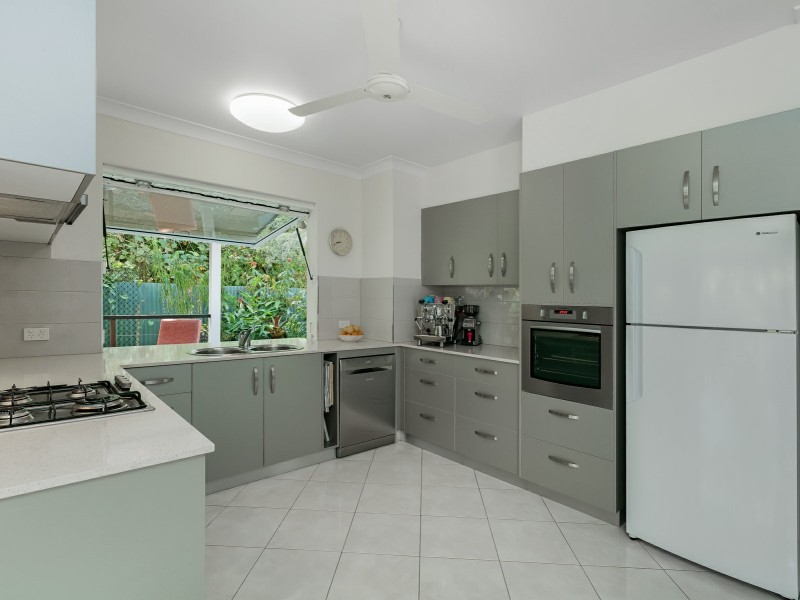 2/22 Nesbit Street, Whitfield QLD 4870