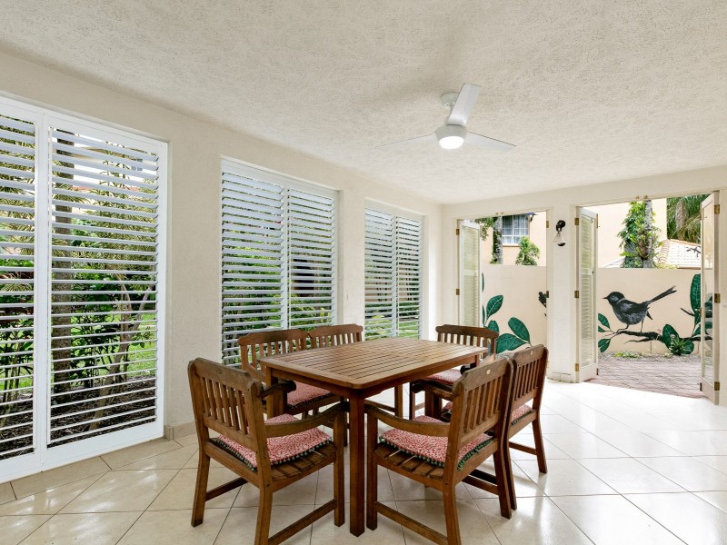 501/2 Greenslopes Street, Cairns North QLD 4870