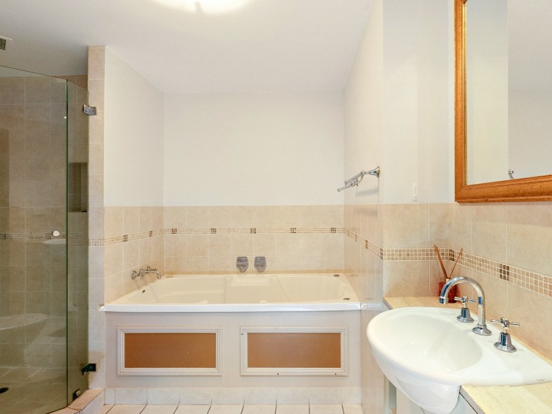 501/2 Greenslopes Street, Cairns North QLD 4870