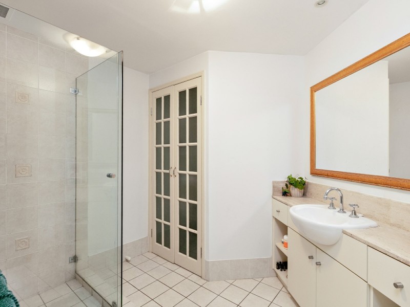 501/2 Greenslopes Street, Cairns North QLD 4870