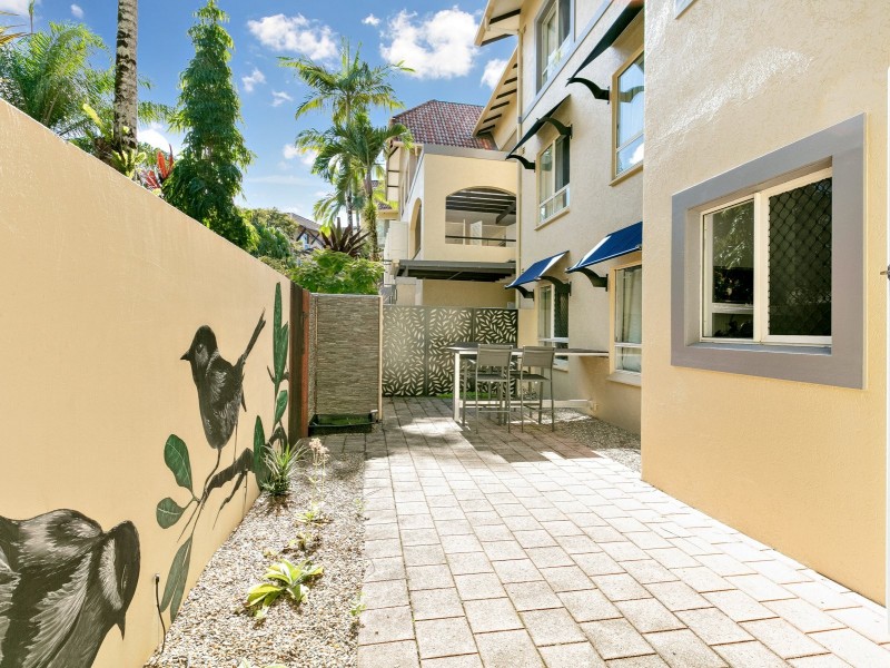 501/2 Greenslopes Street, Cairns North QLD 4870