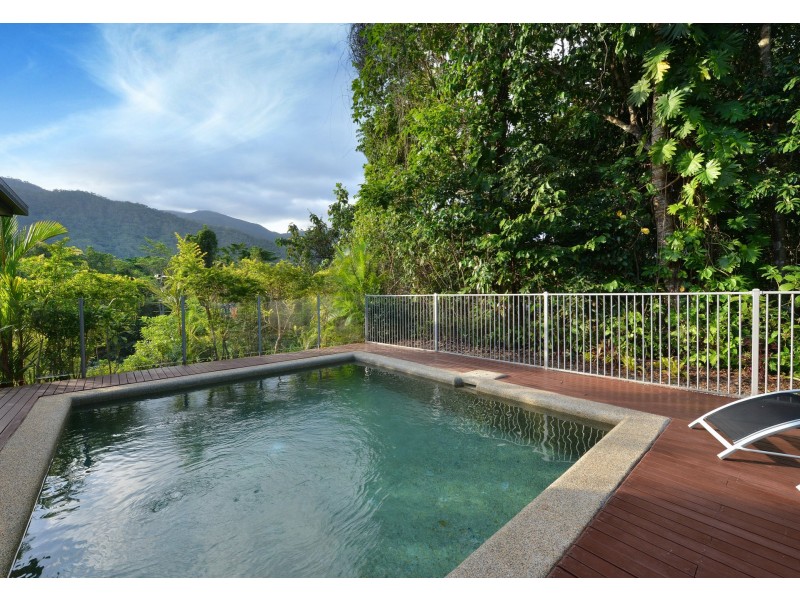 1 Stapleton Close, Redlynch QLD 4870