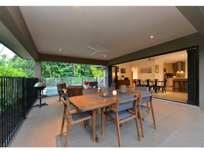 1 Stapleton Close, Redlynch QLD 4870
