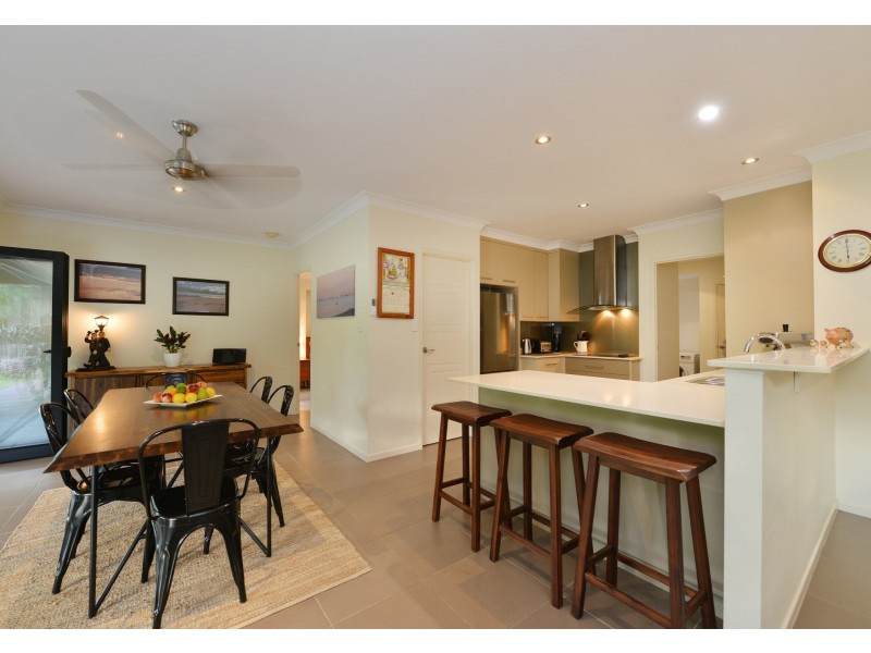 1 Stapleton Close, Redlynch QLD 4870