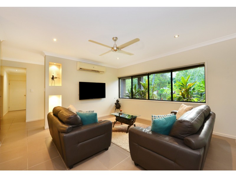 1 Stapleton Close, Redlynch QLD 4870