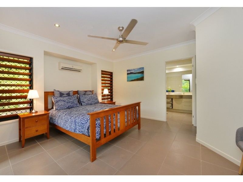 1 Stapleton Close, Redlynch QLD 4870