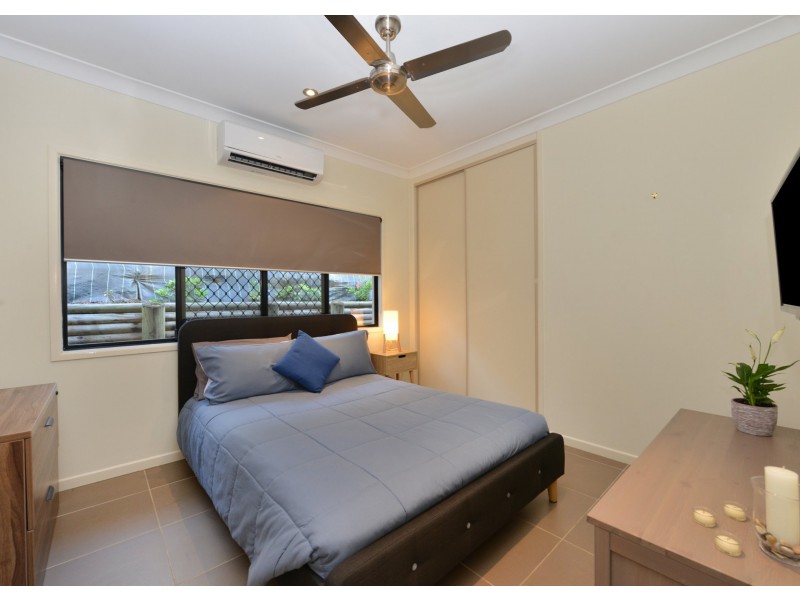 1 Stapleton Close, Redlynch QLD 4870