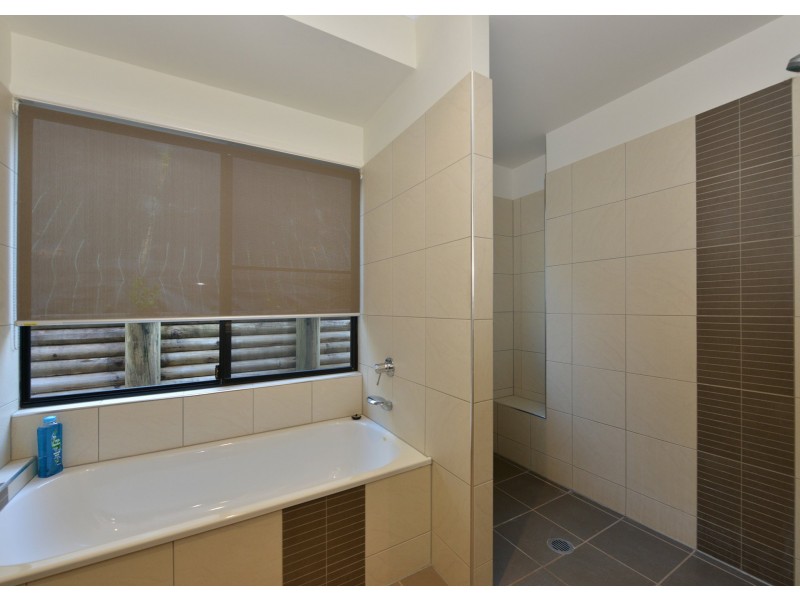 1 Stapleton Close, Redlynch QLD 4870