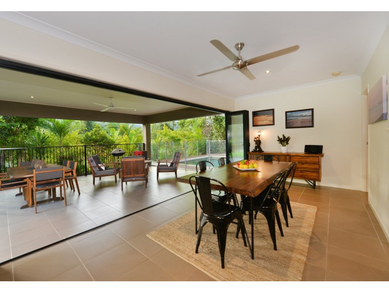 1 Stapleton Close, Redlynch QLD 4870