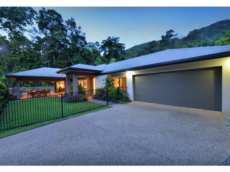 1 Stapleton Close, Redlynch QLD 4870