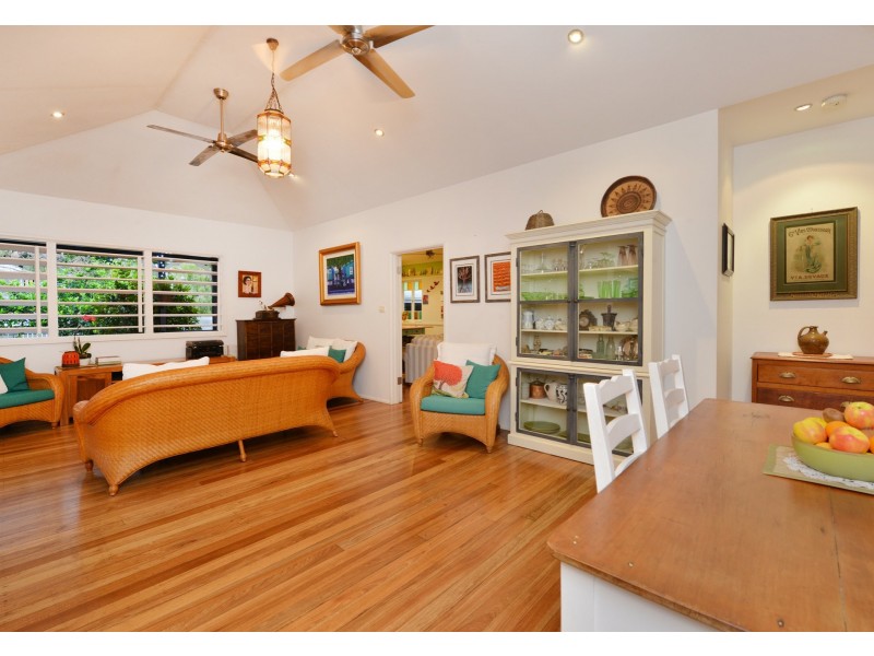13 Keirle Avenue, Whitfield QLD 4870