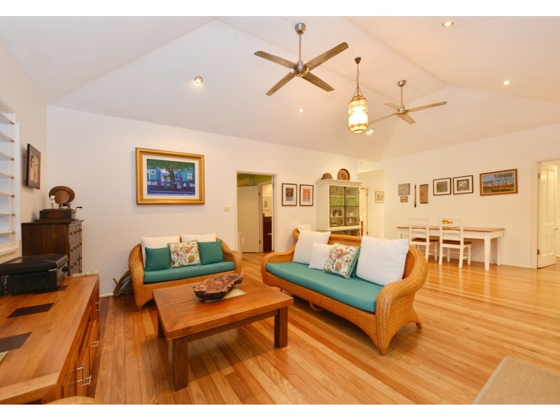 13 Keirle Avenue, Whitfield QLD 4870