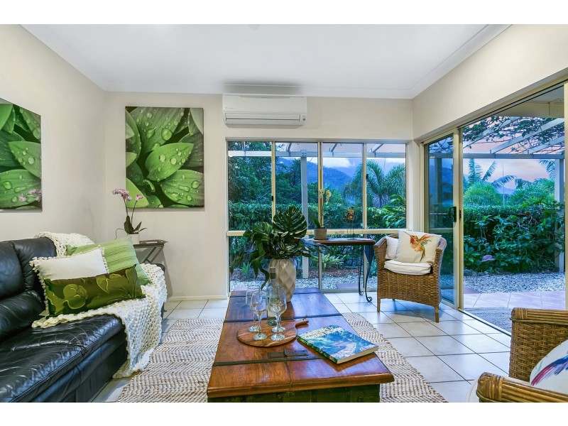 6 Amos Close, Redlynch QLD 4870