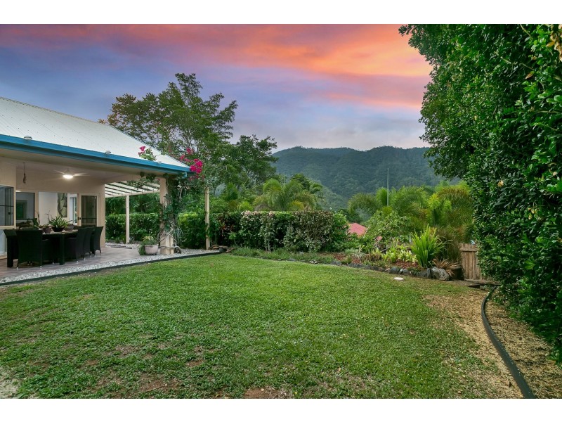 6 Amos Close, Redlynch QLD 4870