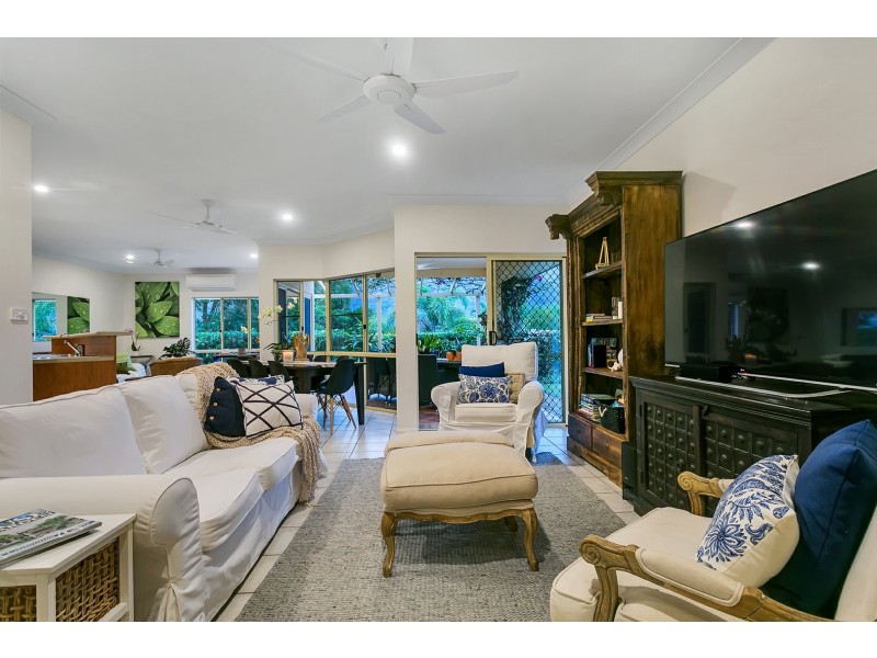 6 Amos Close, Redlynch QLD 4870