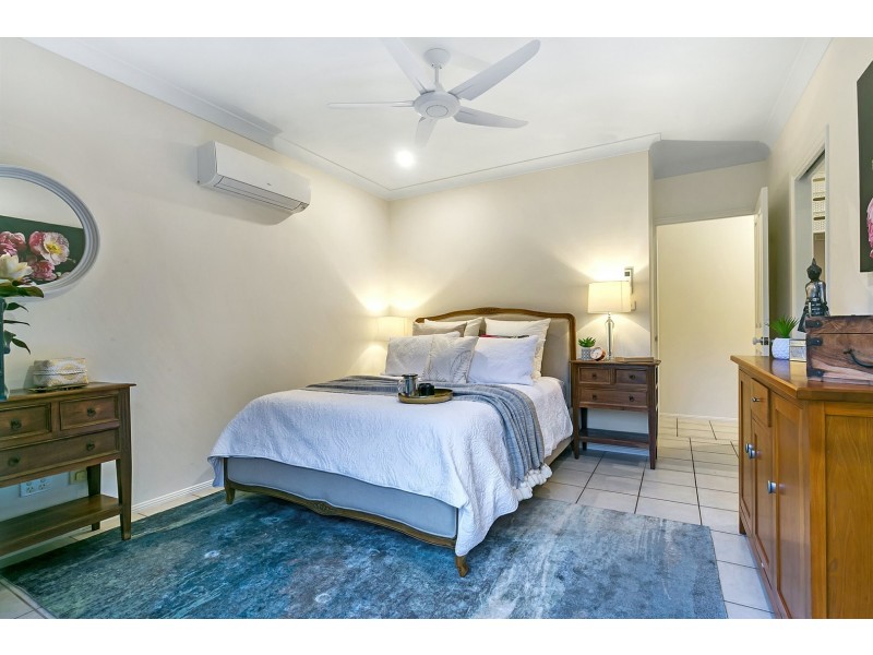 6 Amos Close, Redlynch QLD 4870