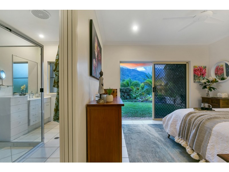 6 Amos Close, Redlynch QLD 4870