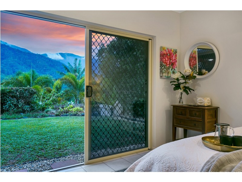 6 Amos Close, Redlynch QLD 4870