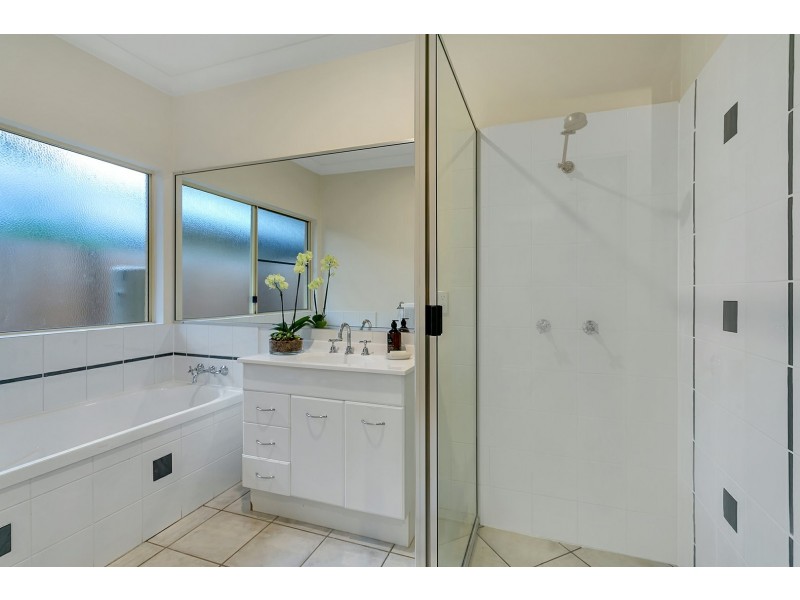 6 Amos Close, Redlynch QLD 4870