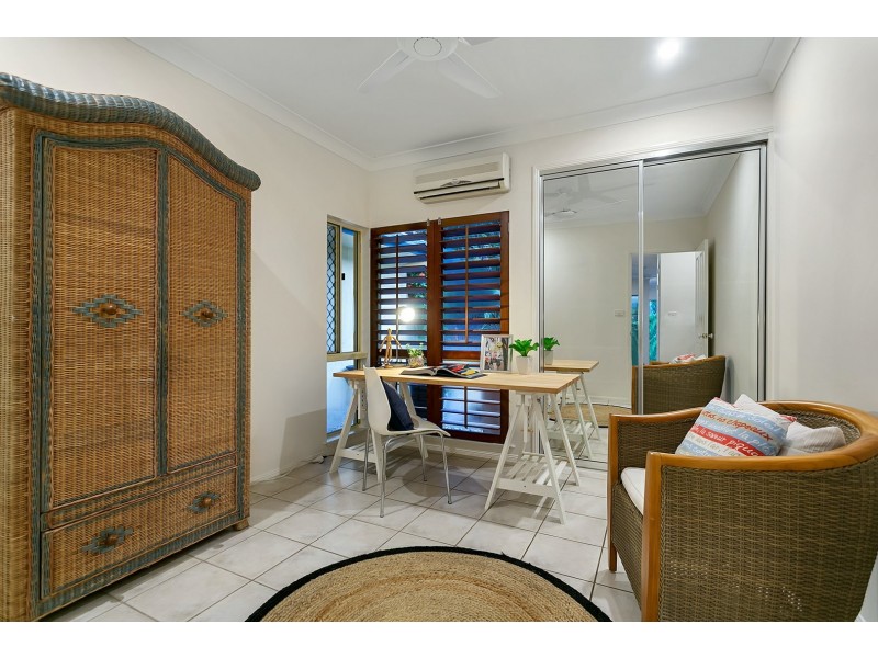 6 Amos Close, Redlynch QLD 4870