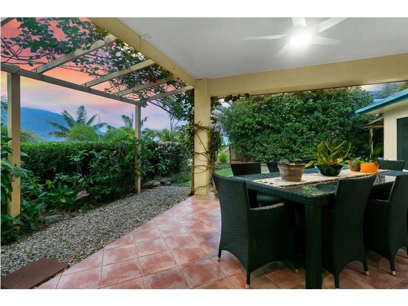 6 Amos Close, Redlynch QLD 4870