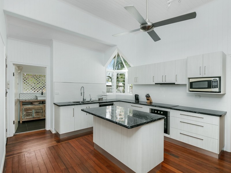 33 Moody Street, Mooroobool QLD 4870