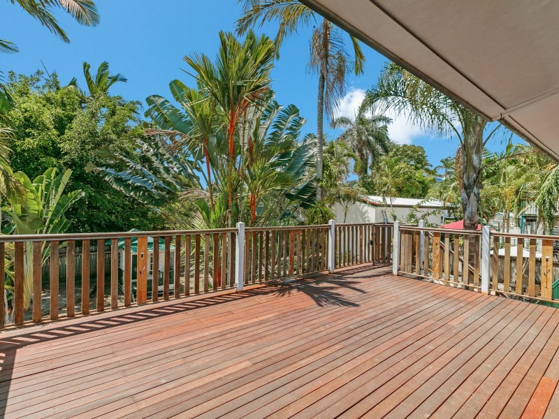 33 Moody Street, Mooroobool QLD 4870