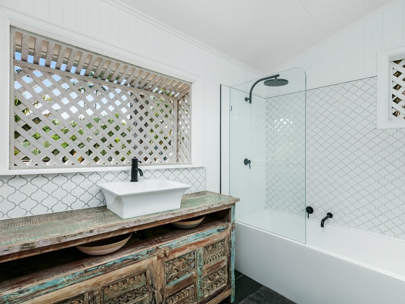 33 Moody Street, Mooroobool QLD 4870