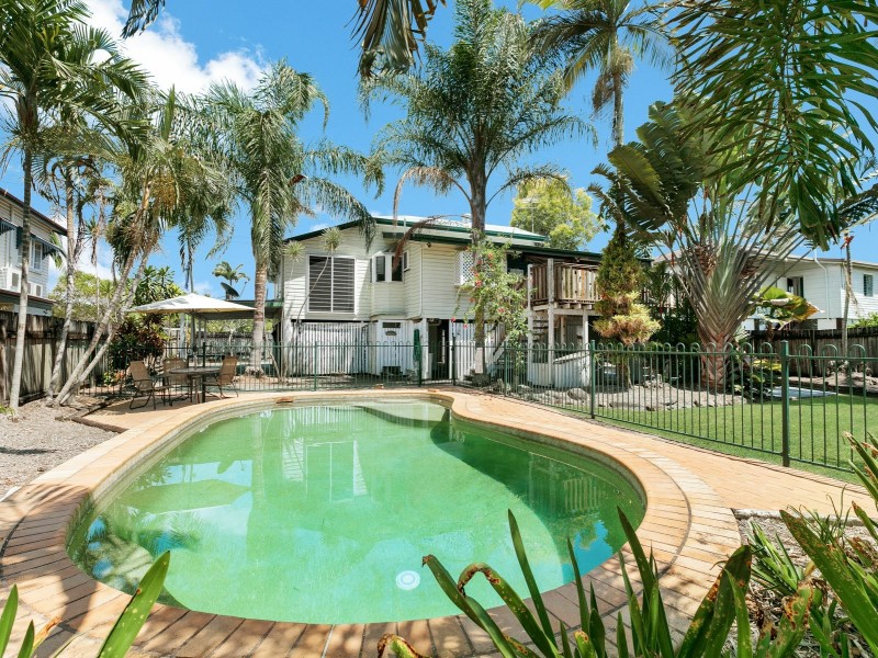 33 Moody Street, Mooroobool QLD 4870