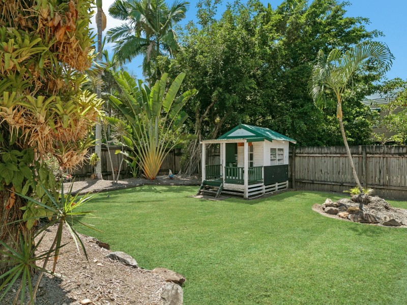 33 Moody Street, Mooroobool QLD 4870
