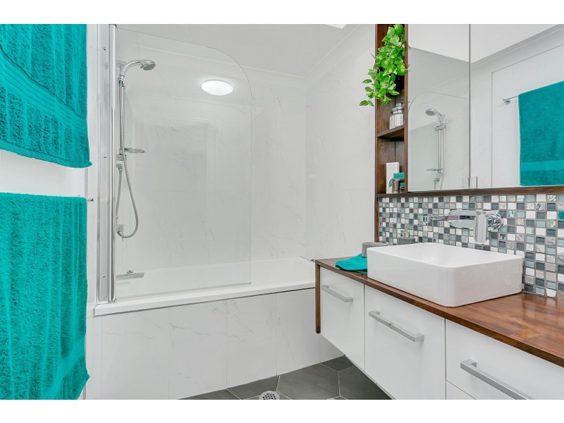 3/4 Crathern Close, Edge Hill QLD 4870